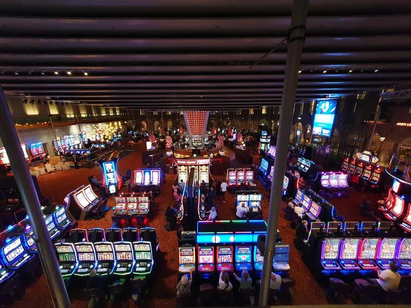 Speelautomatenzaal van Holland Casino Breda van bovenaf