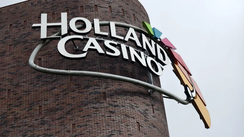 Logo van Holland Casino Enschede op de gevel