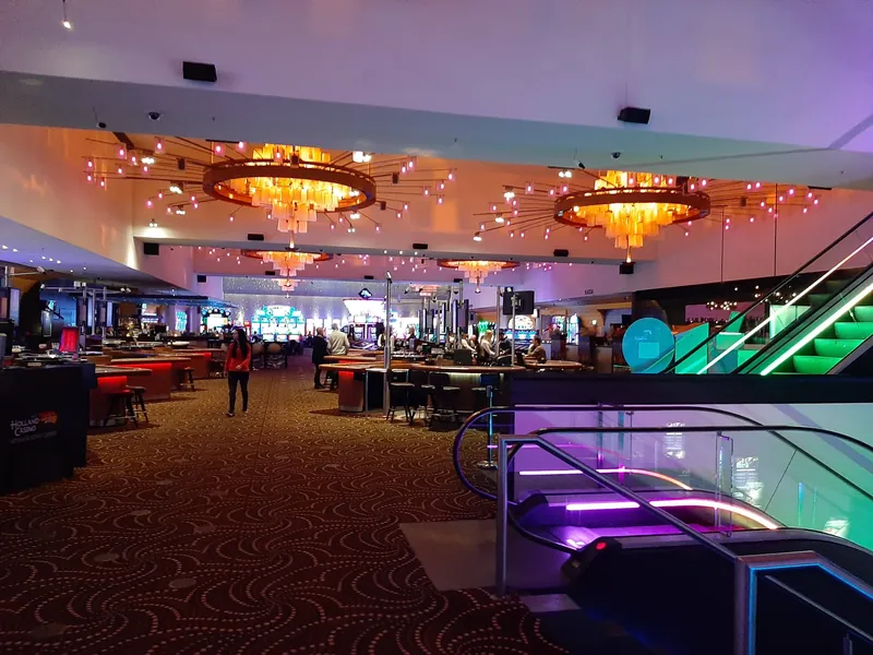 Ruime speelzaal van Holland Casino Enschede