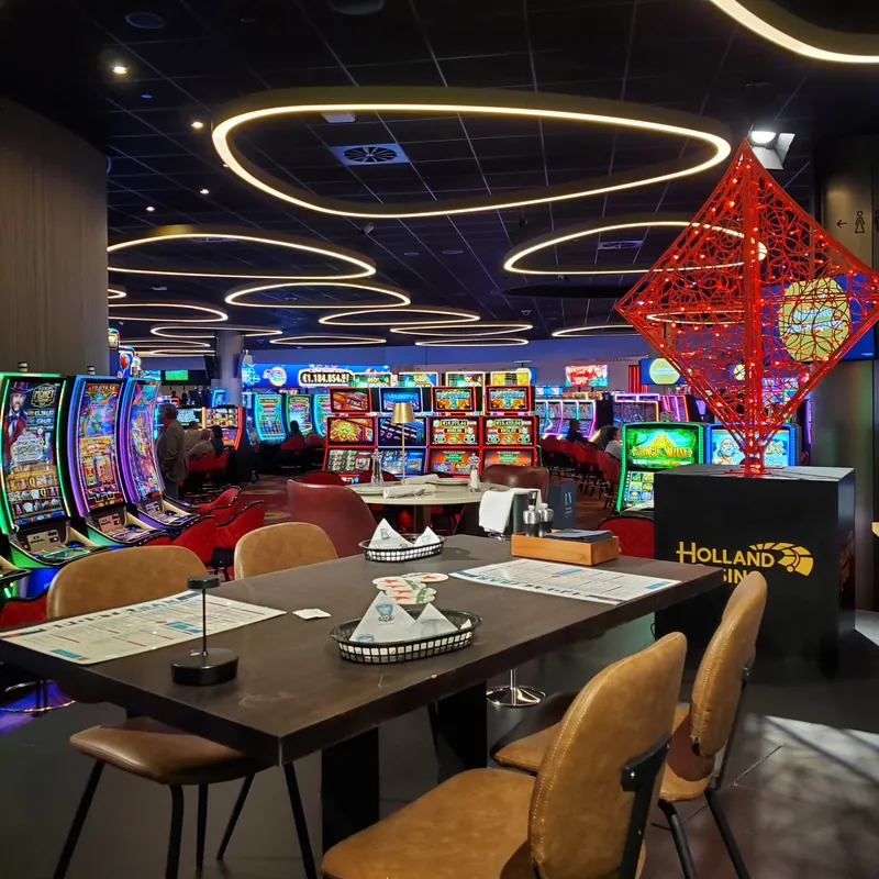 Speelautomaten en zitgedeelte in Holland Casino Utrecht
